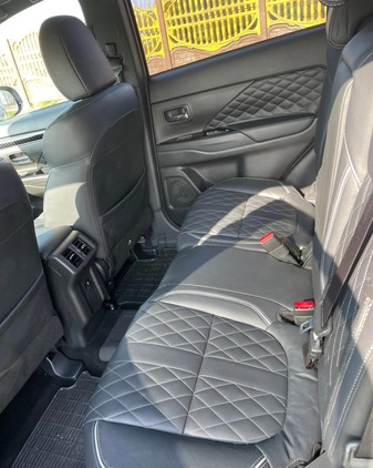 Mitsubishi Outlander cena 95000 przebieg: 170000, rok produkcji 2019 z Rzeszów małe 154